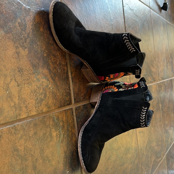 Tiara embroidered ankle boots, 6.5 - Picture 3 of 11